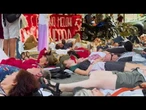 Milano, "die-in" del comitato Stop Rearm Europe per la pace a Gaza