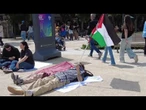 Lenzuola bianche davanti al Castello Sforzesco di Milano per la campagna '50.000 sudari per Gaza'