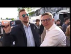 Tak KO traktuje media? Trzaskowski unika pytań, poseł przeszkadza w nagraniu