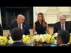 Trump riceve i capi delle Big Tech. Tra gli altri, Zuckerberg, Tim Cook e Bill Gates