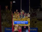 8000-pound throne carried by nearly 300 people