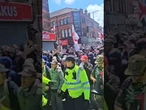 Wielka Brytania protestuje. Tłumy na antyimigracyjnym marszu w Liverpoolu