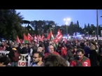 "Meloni, sei alla frutta", i cartelli al corteo pro Gaza a Roma