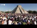 Messico, i turisti festeggiano l'equinozio di primavera a Chichen Itza