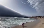 Bañistas en playa de Portugal confunden nubes con tsunami (Videos)