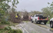 Erick azotó Oaxaca y ahora se abre paso en tierra por Guerrero como huracán categoría 1