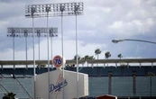 Expulsan a agentes de inmigración expulsados del estacionamiento del Estadio de los Dodgers