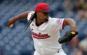 Acusan de aceptar sobornos para amañar partidos a Emmanuel Clase y Luis Ortiz, peloteros de la MLB