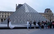 Detienen a sospechosos por robo de joyas de la corona del Louvre de París