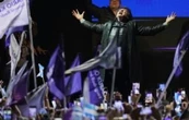 Vuelven a lanzar piedras a Milei en el cierre de campaña en Buenos Aires