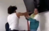 Alumno golpea y tumba a maestro en aula de Hidalgo: “vuélvete a burlar de mi”, le reclama (Video)
