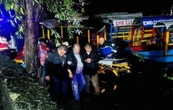 Treinta personas se quedan varadas en una trajinera en Xochimilco (Video)