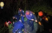 Rescatan a cuatro jóvenes que cayeron en barranco del Bosque de Chapultepec