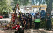 Una mujer cae a un socavón mientras caminaba en la Gustavo A. Madero