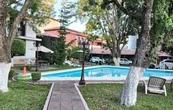 Hallan muertos en hotel de Morelia a dos niños de 10 y 12 años; sospechan de su madre