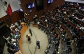 Miembros de la asociación Recap se manifiestan en el Senado contra toma de protesta de juzgadores
