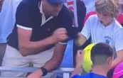 Empresario arrebata a un niño la gorra que le regaló el tenista Kamil Majchrzak en el US Open (Video)