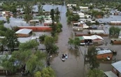 Fuertes lluvias inundan carreteras argentinas y obligan a evacuaciones (Videos)