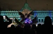 “Memoria Luminosa” reunió a 1.5 millones de personas; esculturas monumentales seguirán en el Zócalo