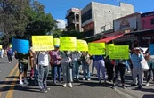 Bloquean la México-Cuernavaca: exigen relevo de docentes en primaria de Santa María Ahuacatitlán