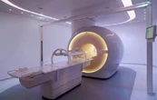 Hombre muere al ser succionado por máquina de resonancia magnética; llevaba una cadena en su cuello