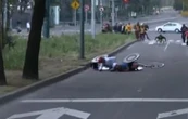 Paratleta denuncia baches y discriminación en premios en maratón de CDMX ante Clara Brugada (Videos)