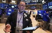 Wall Street cae y el petróleo sube mientras Trump insta a Irán a rendirse