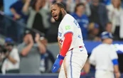 Guerrero pega su sexto jonrón en playoffs y Azulejos vencen a Marineros para forzar juego decisivo