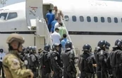 ¿Quiénes son los migrantes y presos liberados en el canje entre Trump y Maduro?