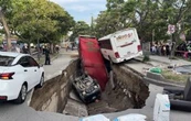 Se forma un megasocavón en Guadalajara; hay tres heridos y tres vehículos afectados