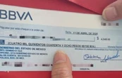 Edomex: Secretaría de Educación y Deporte arman montaje, dan cheques a menores de edad y se los quitan