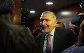 Adán Augusto López cede... en la Ley de Amparo