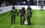 China celebra el primer torneo de futbol de robots humanoides con inteligencia artificial (Video)