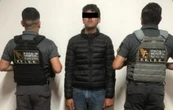 Catean casa del alcalde de Ahuazotepec, Puebla; hallan drogas, armas y detienen a su hijo