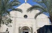 Israel ataca la única iglesia católica de la Franja de Gaza; hay dos muertos y un cura herido