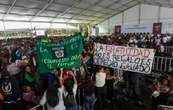 Estudiantes de la UAEM protestan durante la visita de Sheinbaum al Edomex
