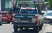 Detienen a expolicía con armas y vehículo robado; familiares denuncian cateo y detención irregular