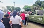 Habitantes de Totoloapan realizan bloqueos y quema de vehículos para impedir operativo