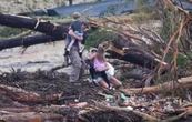 Suman 27 muertos por inundaciones en Texas; continúa la búsqueda de desaparecidos