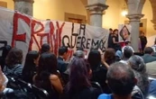 Irrumpen exposición de Francisco Toledo con protesta por desaparición de la artista Frany Arteaga