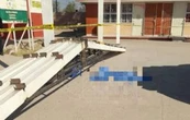 Muere niño dentro de primaria al caerle una estructura metálica de la “Escuela es nuestra”