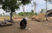 Granada, propulsada por cohete de hace décadas, mata a dos niños pequeños en el campo camboyano