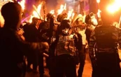 Hombres se vistieron como integrantes del CJNG durante carnaval de Tuzamapan, Veracruz