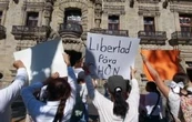Habitantes de Teuchitlán marchan en defensa de su alcalde, ligado al rancho Izaguirre