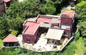 Protestan en la casa de Fernández Noroña en Tepoztlán; él afirma que tiene escrituras