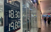Peso gana pese a aranceles de Trump y con inflación cediendo