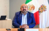 Con evasión e ironía, panista responde a reporteras por daños en Congreso de Guanajuato