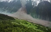 Un pueblo suizo quedó sepultado por el derrumbe de un glaciar (Videos)