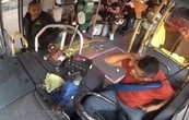 Pasajero golpea a chofer de transporte público en Guadalajara y lo deja en coma (Video)