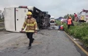 Vuelca autobús de pasajeros en NL; hay 11 muertos y 22 heridos